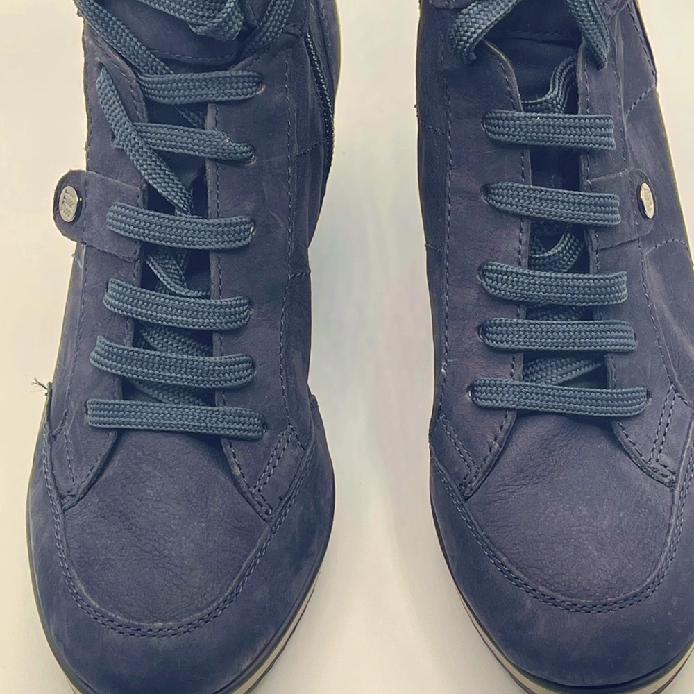 Wedge bootie